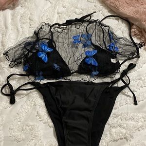 Black bikini w butterfly cover up size medium in Juniors.